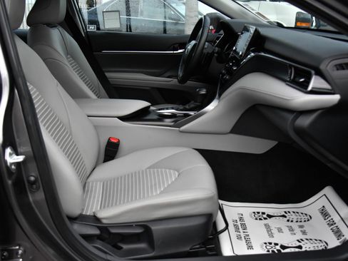 Used 2024 Toyota Camry SE image 41