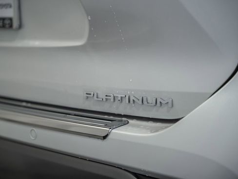 New 2026 Toyota Highlander Platinum image 8