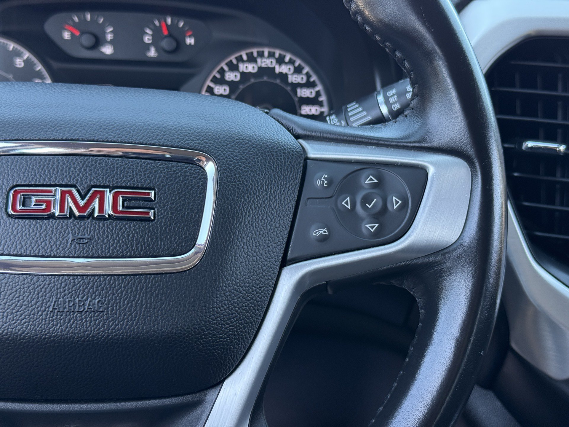 Used 2019 GMC Acadia SLE w/ LPO, Black Accent Package FWD image 21