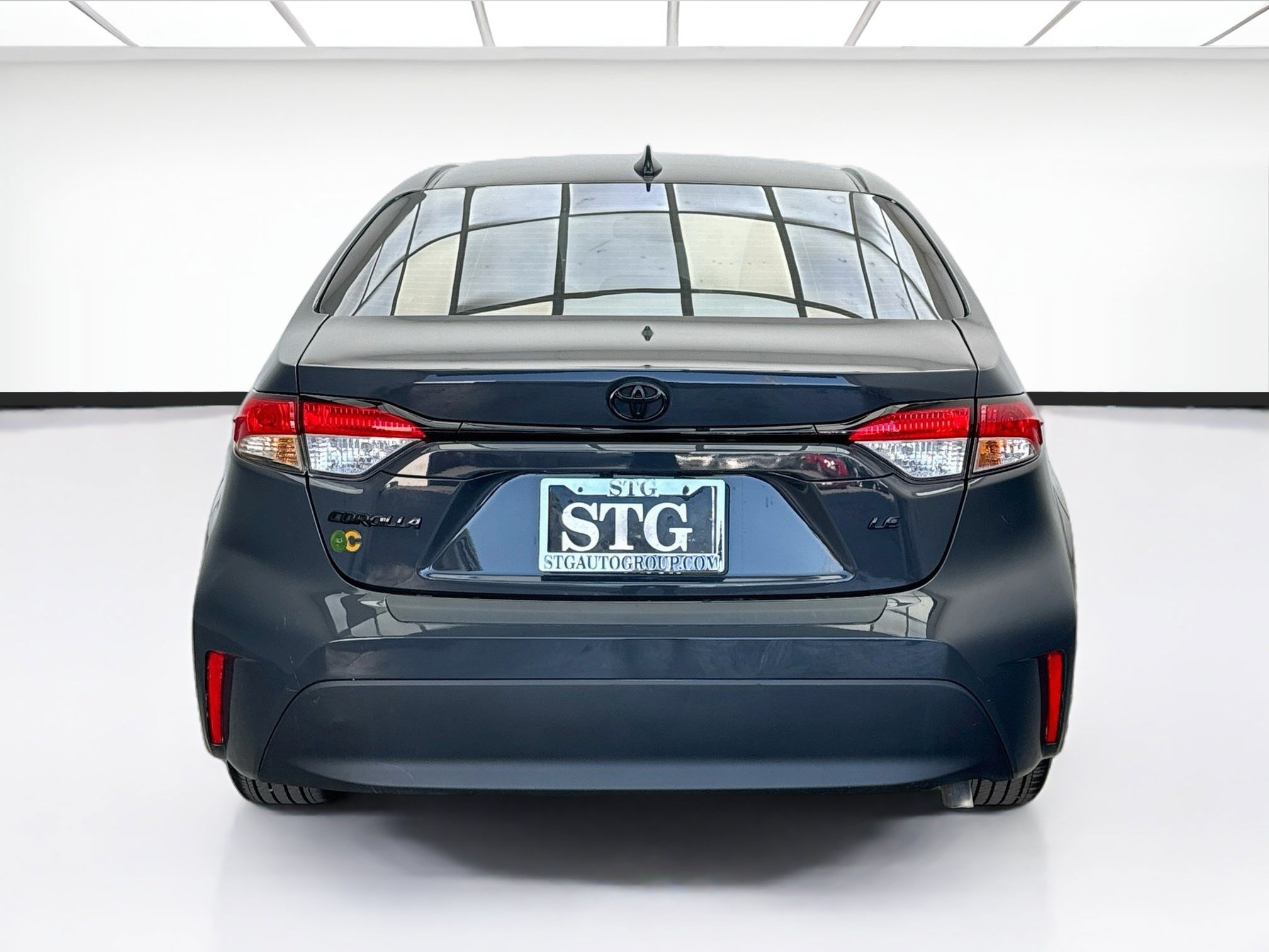 Used 2025 Toyota Corolla LE w/ LE Premium Package FWD image 5