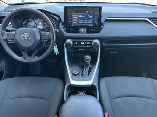 Used 2021 Toyota RAV4 LE AWD/4WD video 3