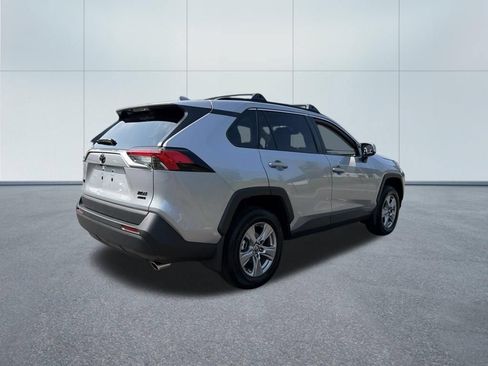 Used 2025 Toyota RAV4 XLE AWD/4WD image 5