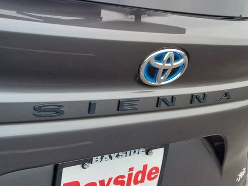 Used 2025 Toyota Sienna XLE FWD image 34