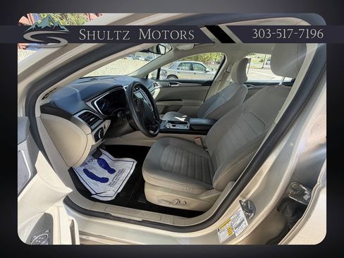 Used 2019 Ford Fusion SE FWD image 19
