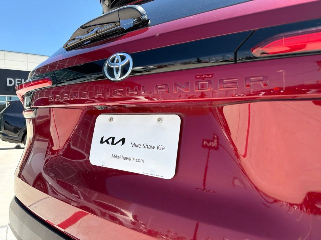 Used 2024 Toyota Grand Highlander FWD image 16