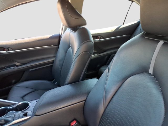 Used 2019 Toyota Camry XSE w/ Navigation Package FWD image 12
