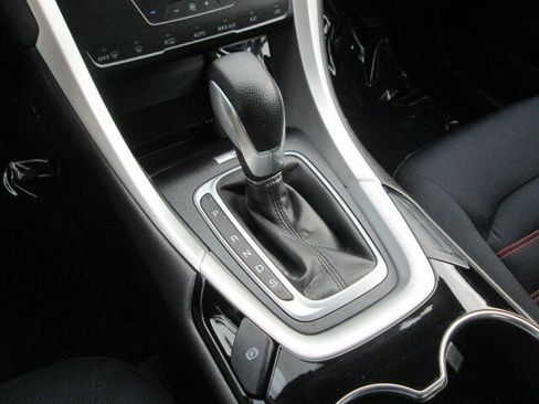 Used 2015 Ford Fusion SE image 14