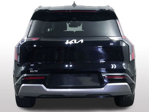 Used 2024 Kia EV9 Land AWD/4WD image 10