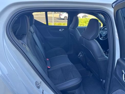 Certified 2025 Volvo XC40 B5 Plus AWD/4WD image 13