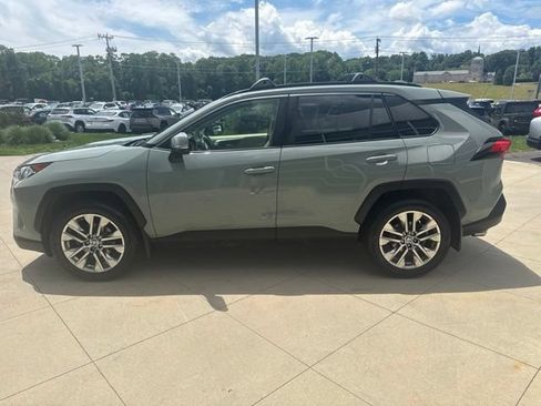 Used 2019 Toyota RAV4 XLE Premium w/ Cold Weather Package AWD/4WD image 4