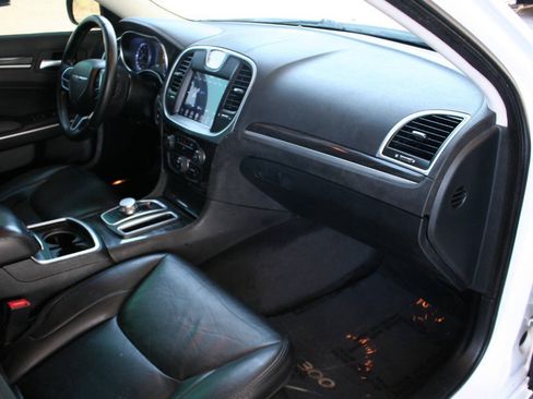 Used 2017 Chrysler 300 Limited RWD image 14