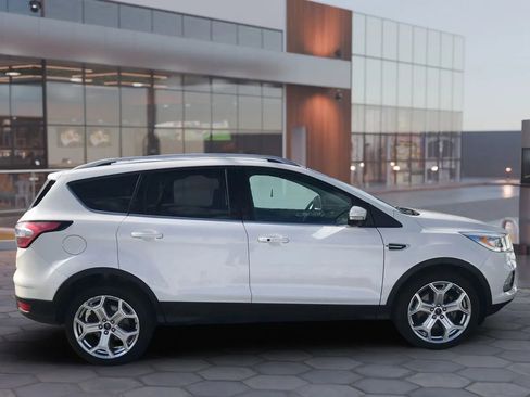 Used 2018 Ford Escape Titanium image 4