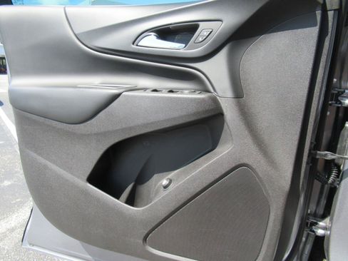 Used 2018 Chevrolet Equinox LT FWD image 19