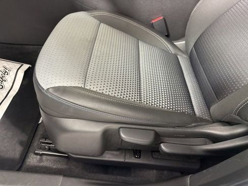 Used 2025 Chevrolet Trax LT w/ LT Convenience Package FWD image 26