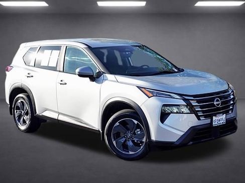 Used 2024 Nissan Rogue SV FWD image 3