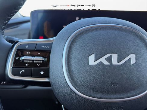 New 2026 Kia Carnival EX FWD image 25