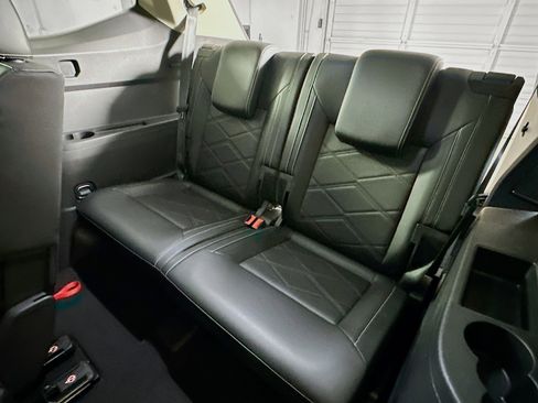 Used 2025 Volkswagen Atlas SE image 29