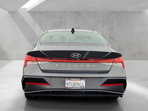 Used 2025 Hyundai Elantra SEL image 5