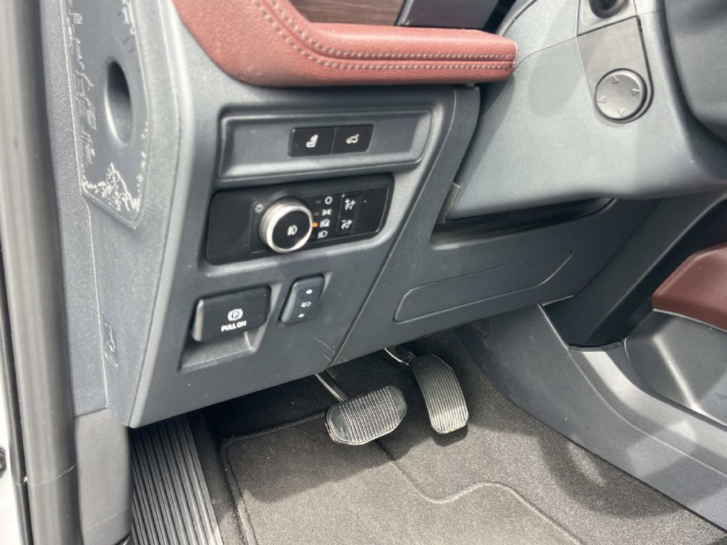 Used 2024 Ford Expedition Limited RWD image 35