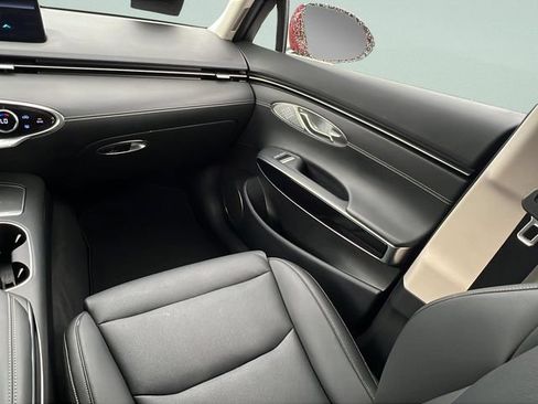 Certified 2025 Genesis GV70 2.5T AWD/4WD image 16