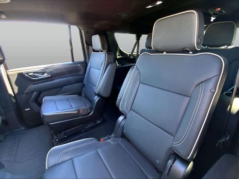 Used 2024 GMC Yukon XL SLT w/ SLT Luxury Package AWD/4WD image 21
