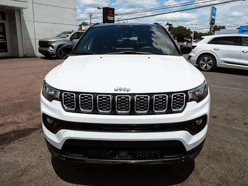 Used 2025 Jeep Compass Limited AWD/4WD image 2
