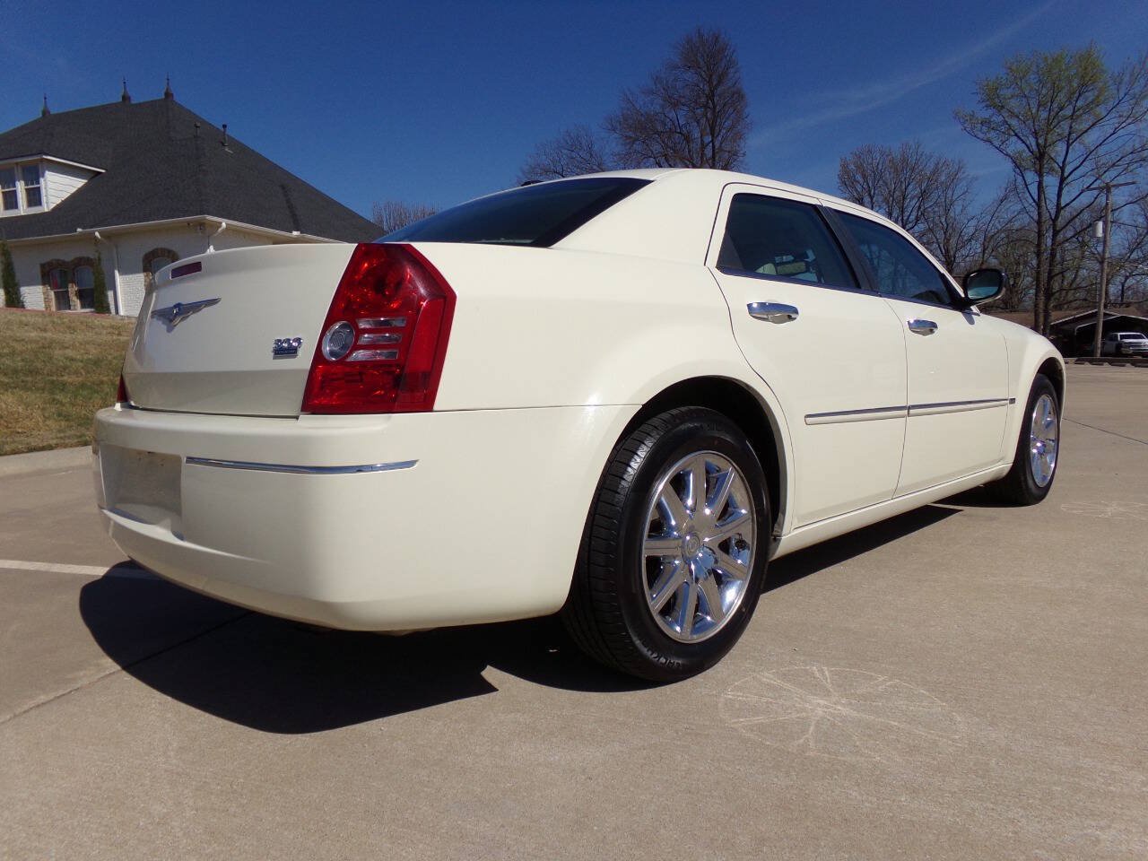 Used 2010 Chrysler 300 Touring RWD image 30