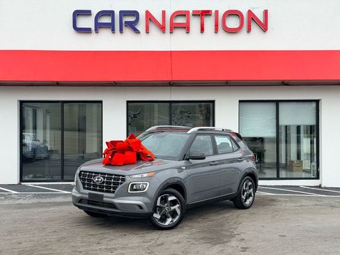 Used 2022 Hyundai Venue Limited w/ Cargo Package image 2