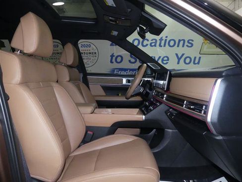 Used 2024 Hyundai Santa Fe Limited image 9