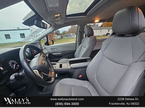 Used 2021 Toyota Sienna XLE image 39