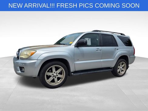 Used 2008 Toyota 4Runner SR5 w/ SR5 Extra Value Pkg 1 RWD image 2