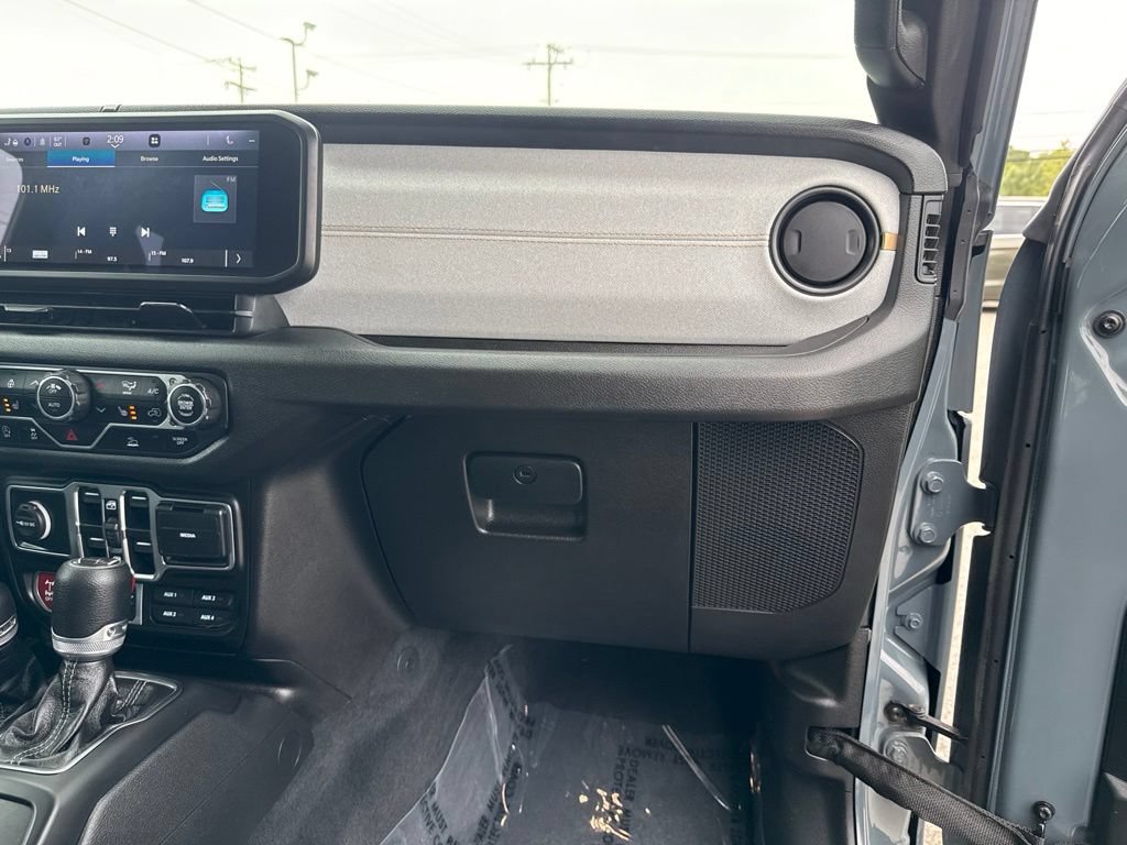 Certified 2025 Jeep Gladiator Sport AWD/4WD image 26