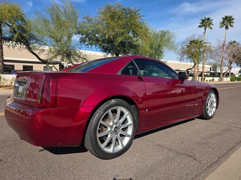 Used 2007 Cadillac XLR V image 25