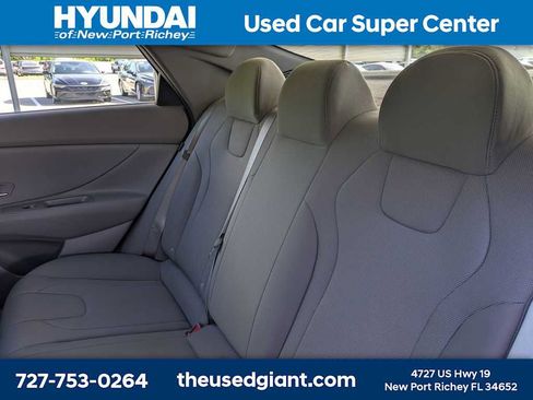 Certified 2025 Hyundai Elantra SE FWD image 13