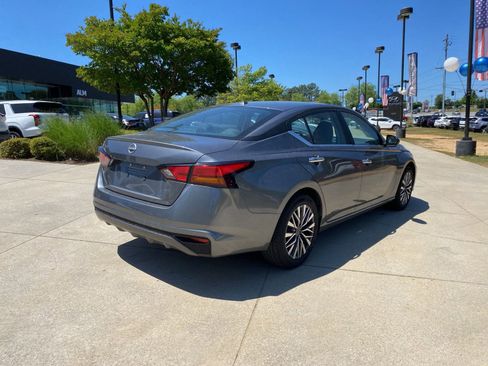 Used 2025 Nissan Altima 2.5 SV image 6