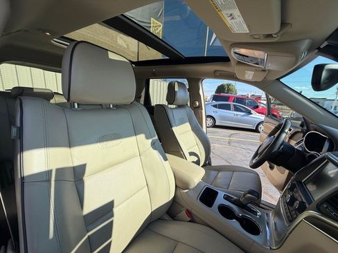 Used 2017 Jeep Grand Cherokee Overland RWD image 26