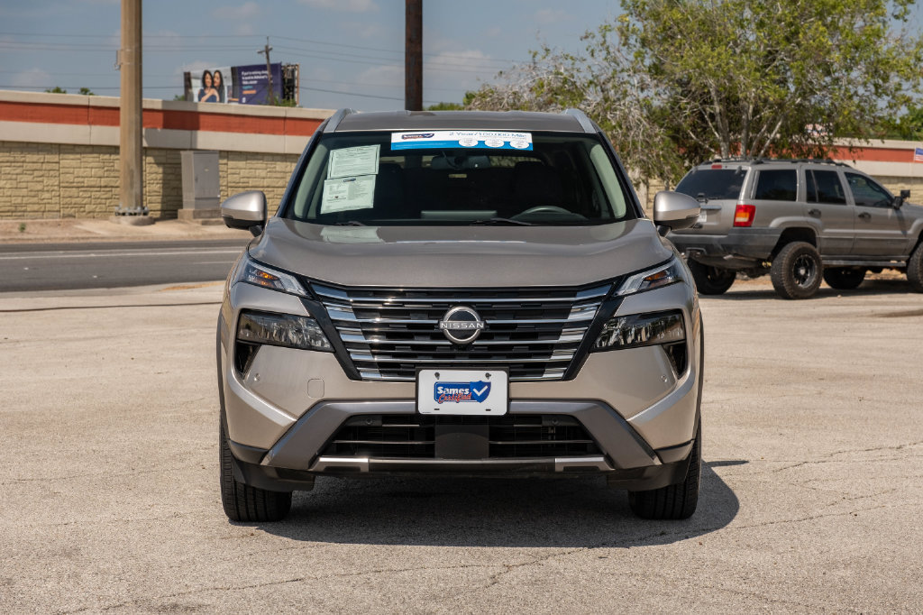 Used 2024 Nissan Rogue SL FWD image 3