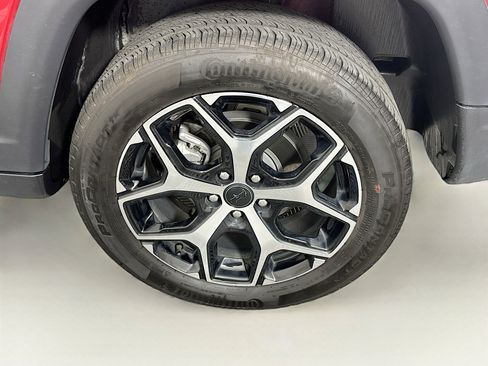 Used 2025 Jeep Compass Limited image 11