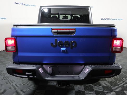 Used 2022 Jeep Gladiator Sport image 7