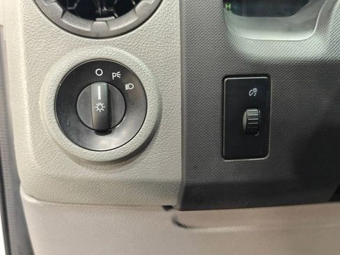 Used 2014 Ford E-250 and Econoline 250 Extended w/ Power Group RWD image 6