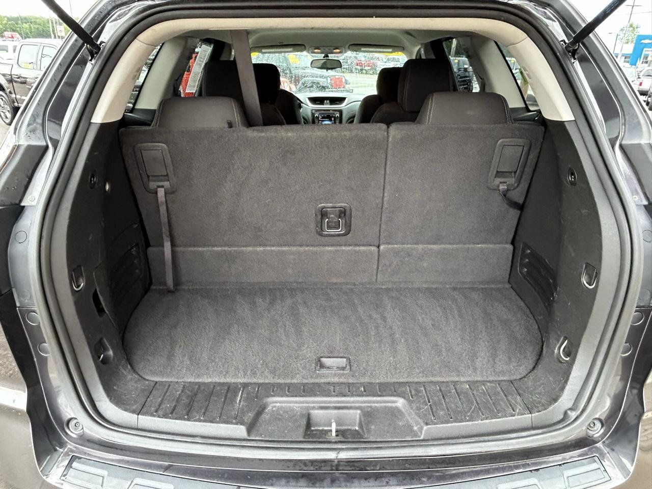 Used 2017 Chevrolet Traverse LT FWD image 18