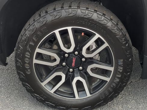 Used 2023 GMC Sierra 1500 AT4 w/ Technology Package image 10