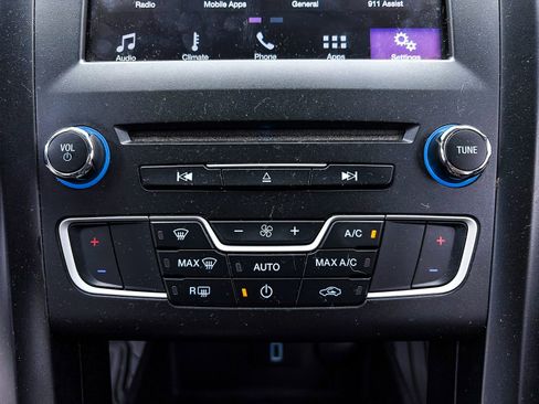 Used 2018 Ford Fusion SE w/ Equipment Group 201A image 20