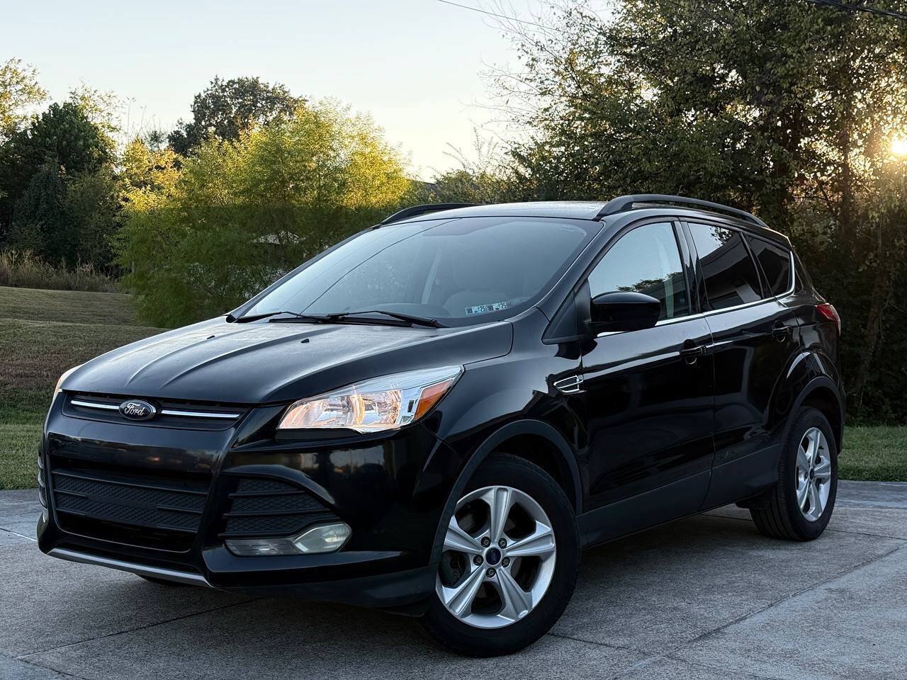 Used 2016 Ford Escape SE w/ Equipment Group 201A FWD image 1