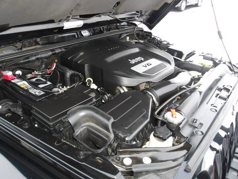 Used 2015 Jeep Wrangler Unlimited Rubicon image 20