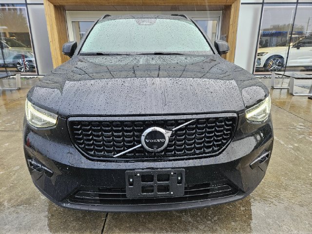 Used 2024 Volvo XC40 B5 Plus w/ Climate Package AWD/4WD image 2