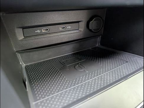 Certified 2022 Volkswagen Taos SE image 36