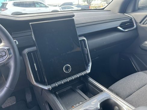 Used 2025 GMC Acadia Elevation image 6