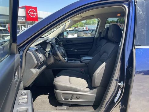 Used 2024 Nissan Pathfinder SV FWD image 15