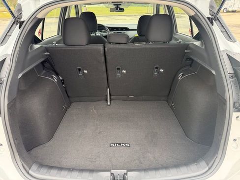 Used 2025 Nissan Kicks Play S image 10